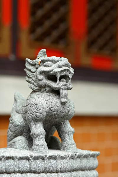 Китайская статуя льва — стоковое фото