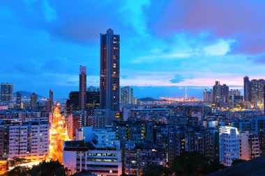 Gece vakti Hong Kong şehir merkezinde.