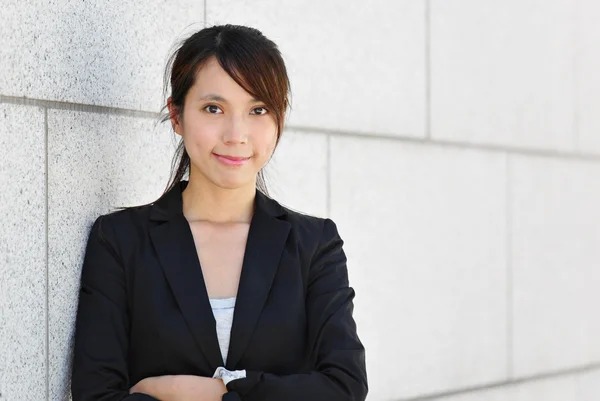 Mladá asijská obchodní žena — Stock fotografie