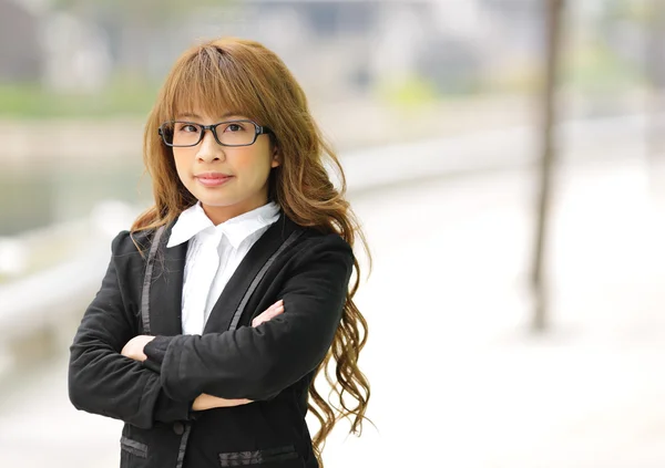 Молодая азиатская деловая женщина — стоковое фото