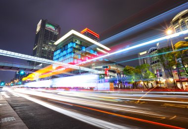 Taipei şehir trafiği gece