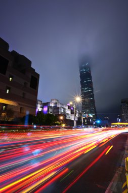 Taipei ticari bölgesinde, gece