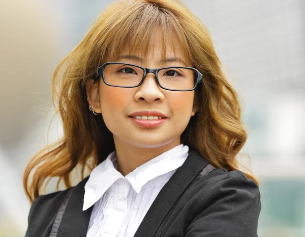 Ung asiatisk kvinna — Stockfoto