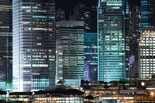 Business byggnader på natten — Stockfoto
