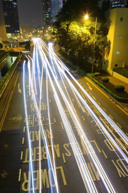 Şehirde gece trafiği