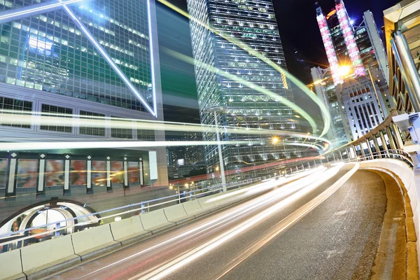 Traffic through the city at night — Stock Photo, Image
