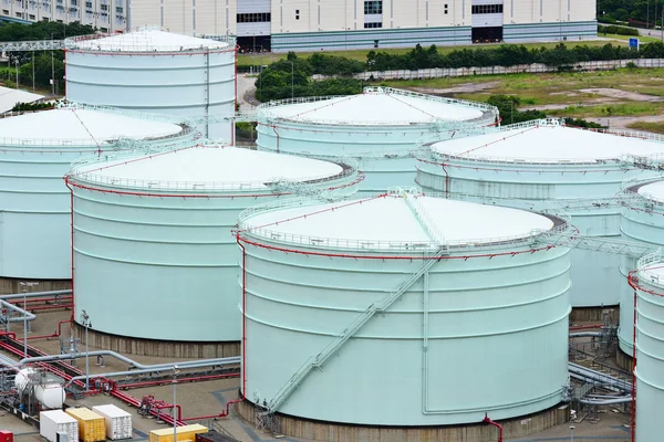 Oil storage tank — Stock Photo, Image