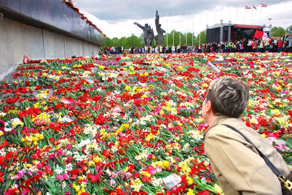 Латвия, Рига. 9 мая 2011 года. Празднование Дня Победы
