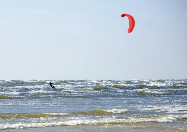 Jürmala (Latvia). Surfing with a parachute — Stock Photo, Image