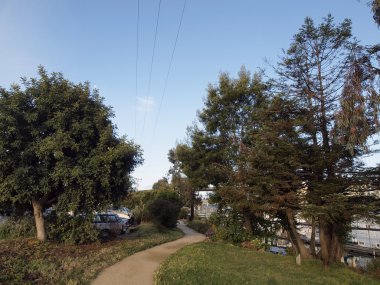 Misyon creek park yolu