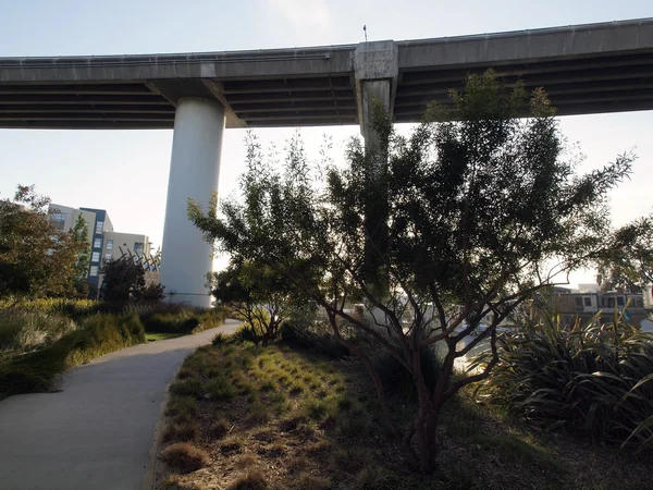 Mission Creek Park Pathway with Highway overhead — Stock Photo, Image