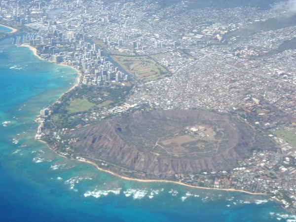 Luchtfoto van de Diamond Head Crater en Waikiki, Honolulu — Stockfoto