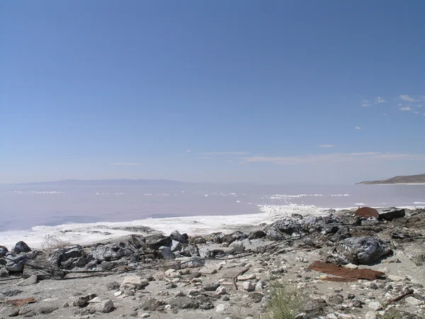 Industriella rester vid stranden av stora Saltsjön, utah, enheten — Stockfoto