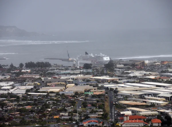 Flug nach Maui an einem bewölkten Tag — Stockfoto