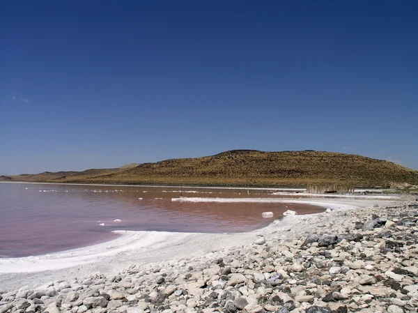 Oude industriële site langs de zoute oever van het great salt lake — Stockfoto