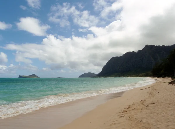 Пляж Вайманало на острове Оаху, Гавайи — стоковое фото