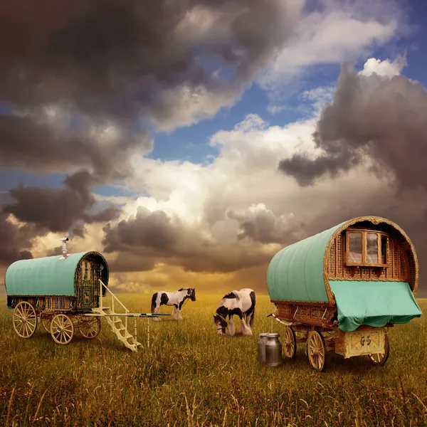 Romské karavany, obytné přívěsy — Stock fotografie