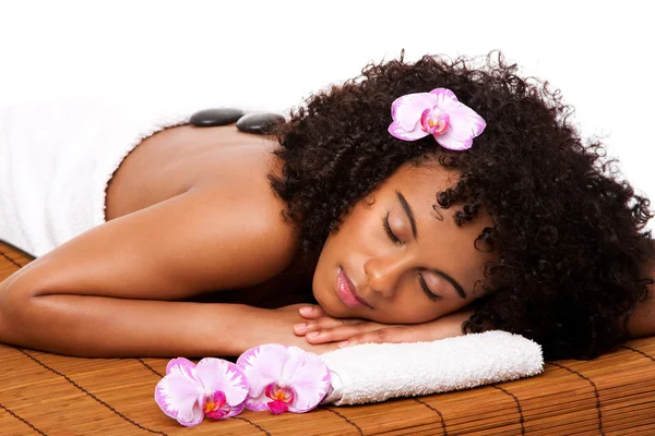 Uroda zdrowie dnia spa - masaż gorącymi kamieniami — Zdjęcie stockowe