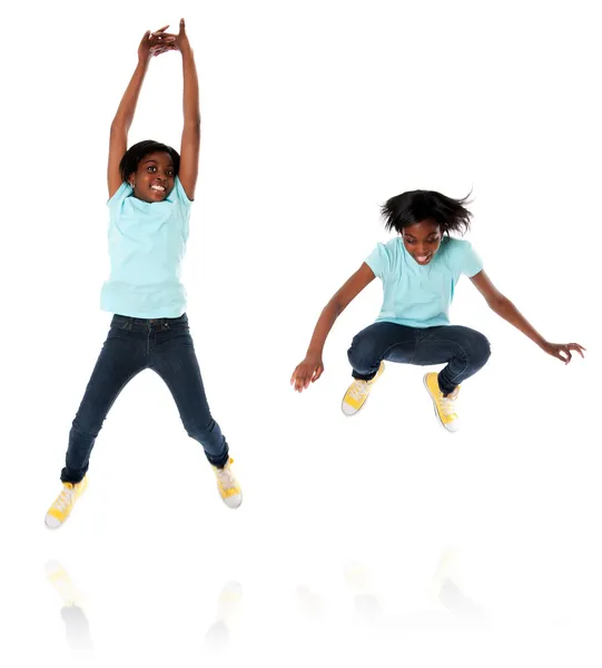 Criança feliz adolescente saltando — Fotografia de Stock