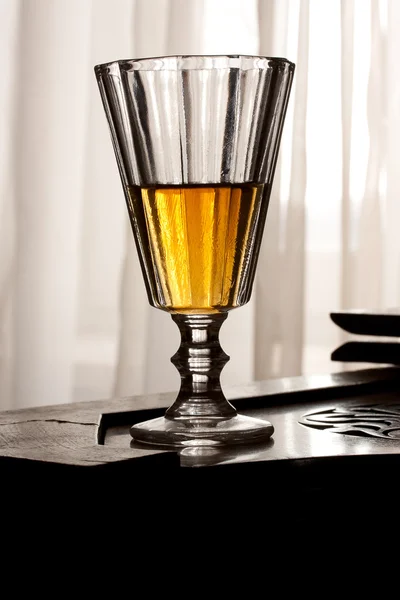 旧样式酒玻璃 — 图库照片