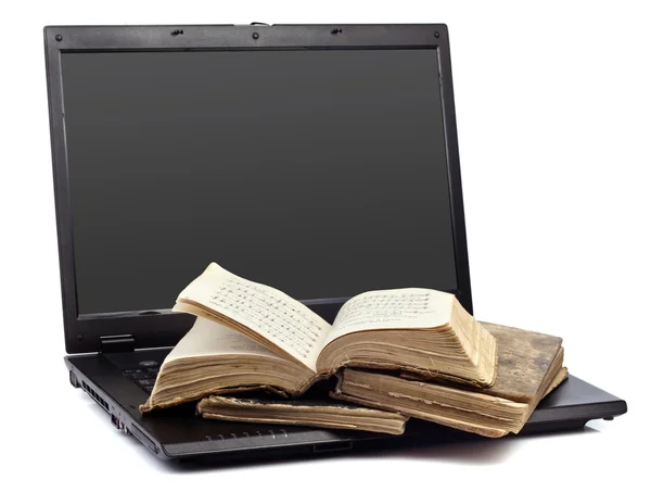 Livro e laptop — Fotografia de Stock