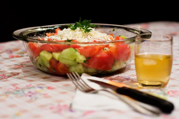 Ready made typical and traditional salad of tomatoes, cucumber and cheese — Stock Photo, Image
