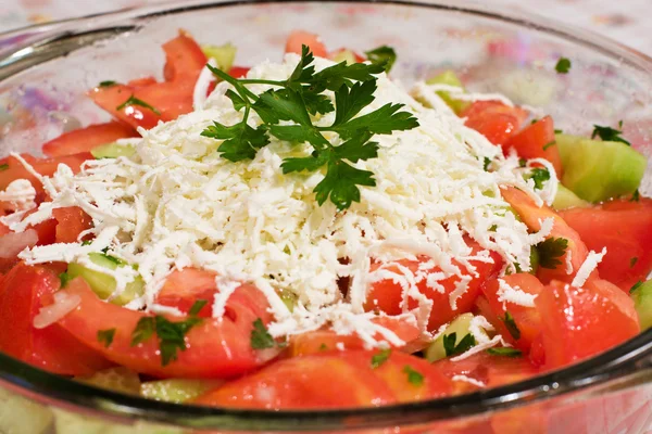 Ready made typical and traditional salad of tomatoes, cucumber and cheese — Stock Photo, Image