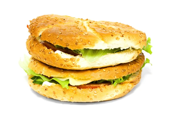 Sandwich met ham en kaas geïsoleerd — Stockfoto