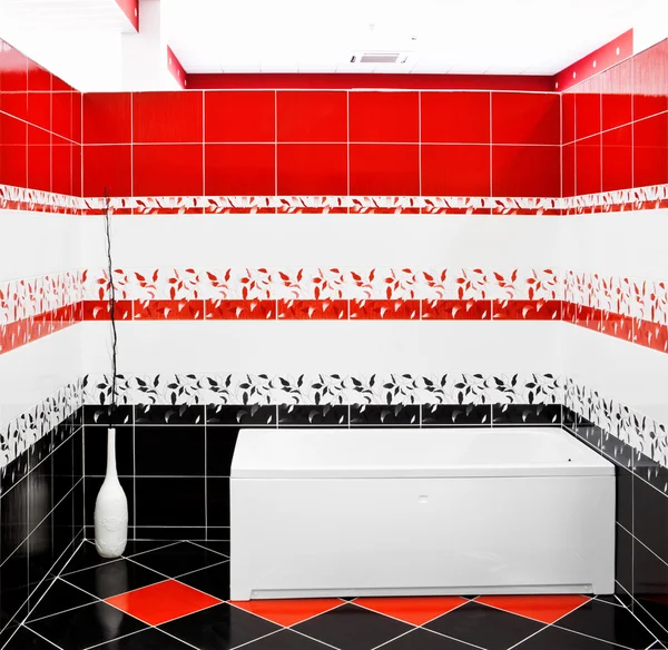Salle de bain carrelée moderne — Photo