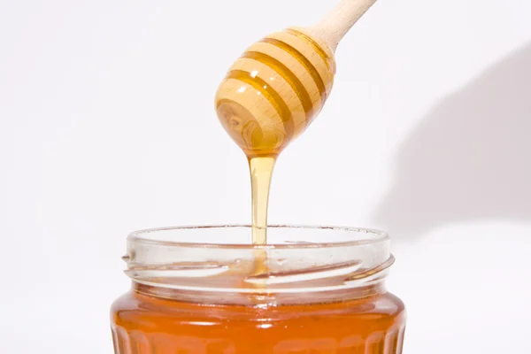 Miel en palo de madera —  Fotos de Stock