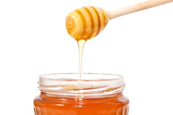 Мед в деревянной палочке — стоковое фото