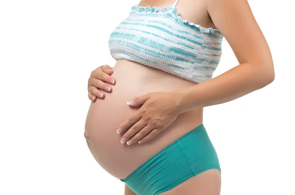 Schöner Schwangerschaftsbauch in den Händen der Frau. — Stockfoto