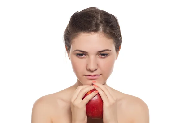 Красива брюнетка з червоним яблуком — стокове фото
