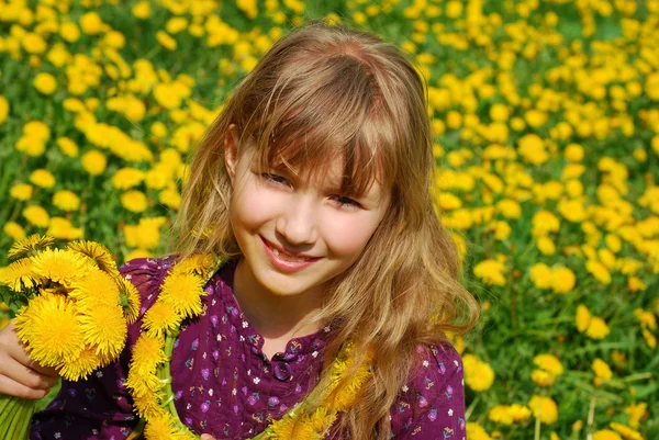 Young girl with dandelions — Stock Photo, Image