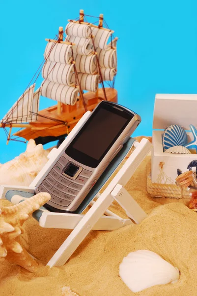 Teléfono móvil de vacaciones —  Fotos de Stock