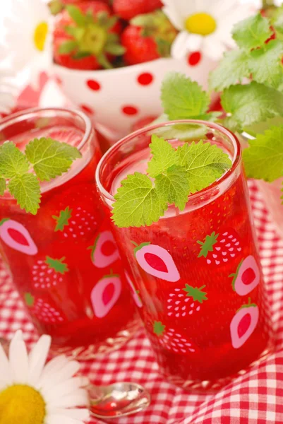 Φρέσκες φράουλες ποτό — Φωτογραφία Αρχείου