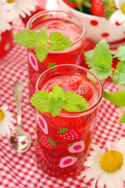 新鲜草莓饮料 — 图库照片