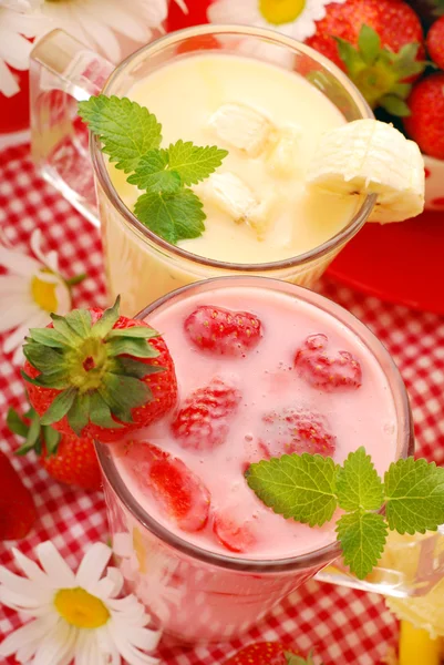 Strawberry and banana milkshake — Stock Photo, Image