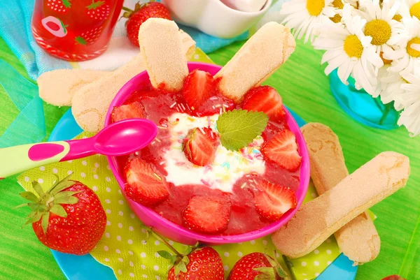 Dessert aux fraises pour bébé — Photo