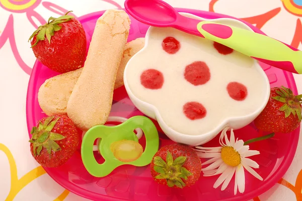 Semolina dessert with strawberry sauce — Stock Photo, Image