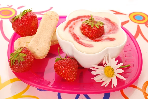 Semolina dessert with strawberries — Stock Photo, Image