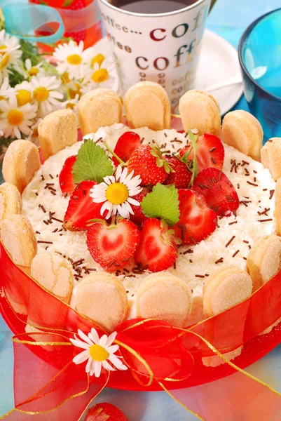 Charlotte gâteau à la fraise — Photo