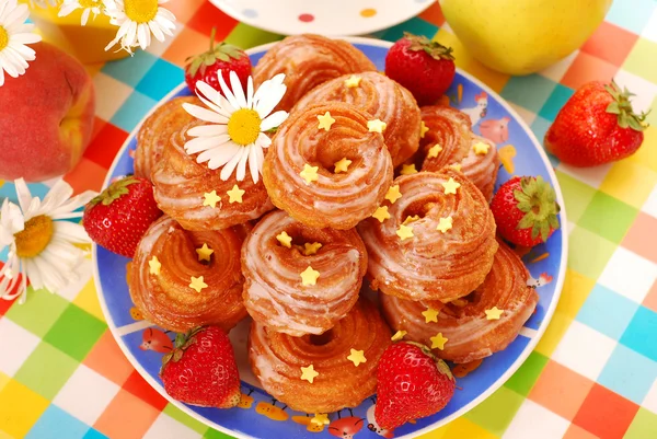 Small twisted donuts with icing — Stock Photo, Image