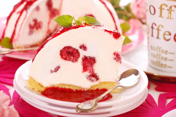 Cheese cake with raspberry — Stock Photo, Image