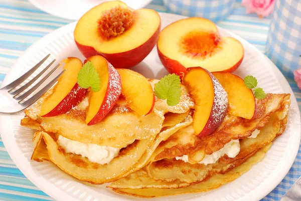 Pancakes with cottage cheese and peach — Stock Photo, Image