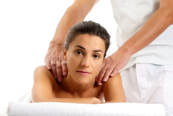 Kvinna mottagande massage koppla av behandling närbild porträtt från manliga händer — Stockfoto