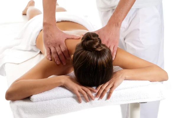 Mujer irreconocible recibiendo masaje relajar el tratamiento de primer plano de hombre h Imagen de stock