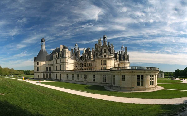 In Francia. Castello di Chambord sul fiume Loira . — Foto Stock