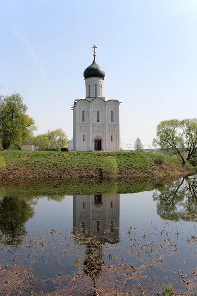 Biserica de mijlocire pe Nerl, Rusia — Fotografie, imagine de stoc