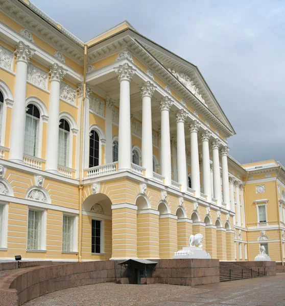 Ryska museet. Mikhailovskij slotten. St. petersburg, Ryssland. — Stockfoto